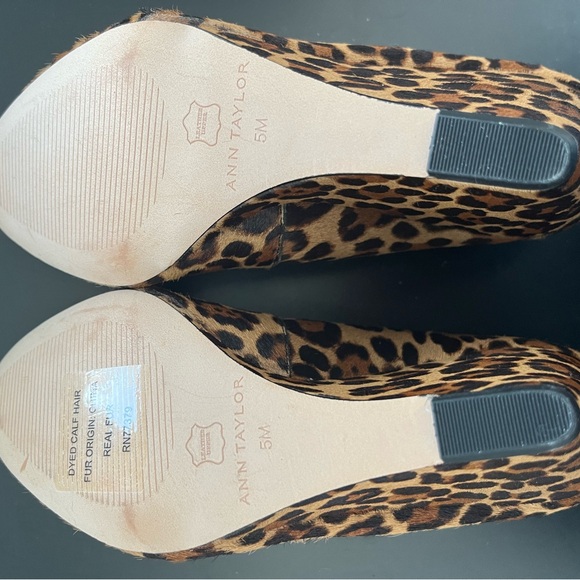 Ann Taylor NEW leopard print calf hair wedge heels - Picture 3 of 5